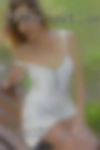 Girl kising sceen women beach